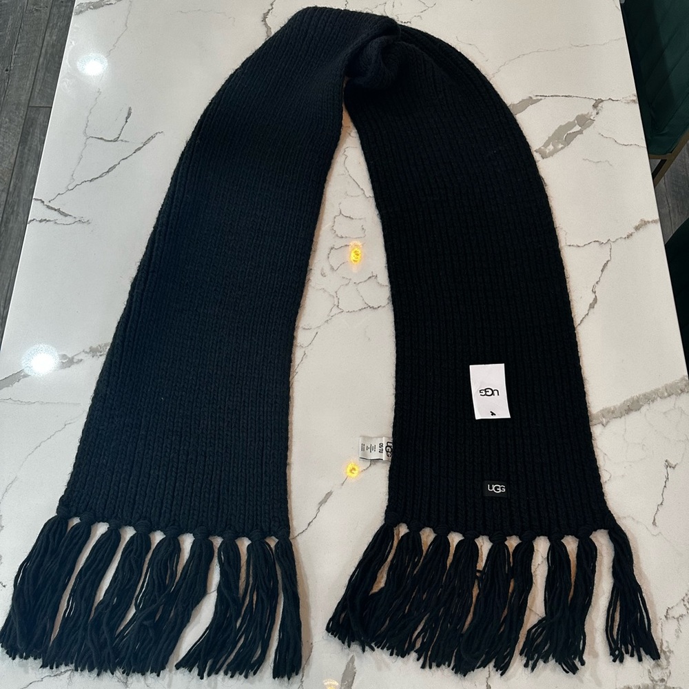 UGG Cable Knit Scarf With Tassels In Black. NWT. Great Condition.